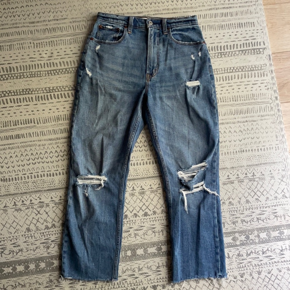 Abercrombie Ultra High Rise Straight Size 27